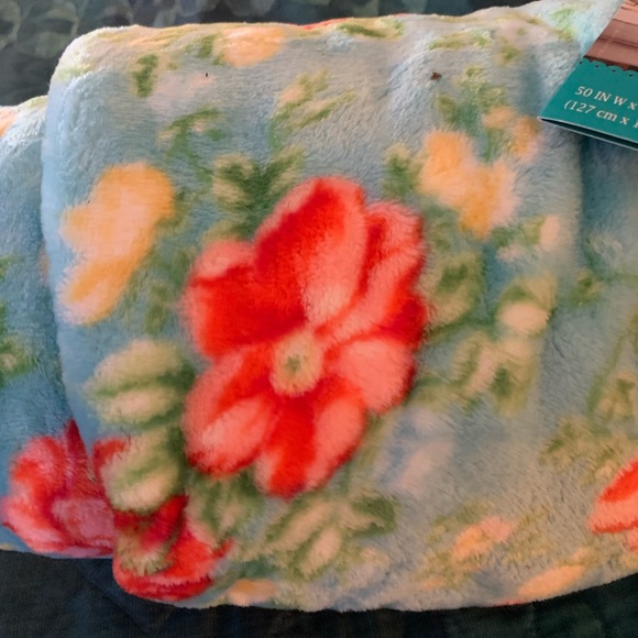 Pioneer Woman Throw - Picture 3 of 3